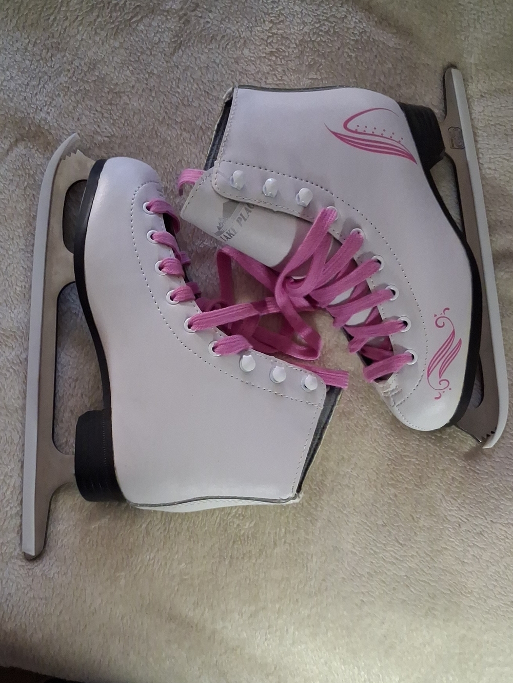 LAKE PLACID KIDS SIZE 1 White Ice Skates with Pink Accents